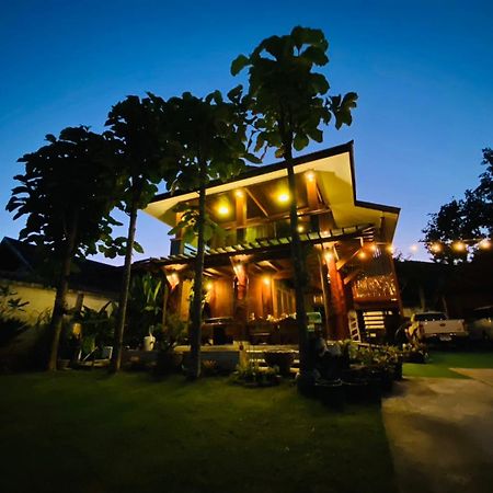 188 Teak House บ้านต้นสัก チエンマイ エクステリア 写真