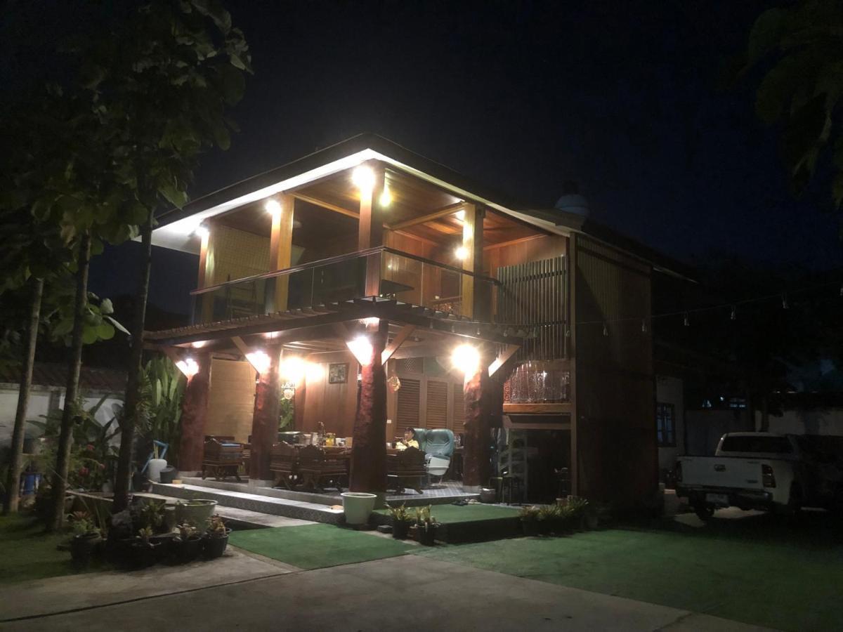 188 Teak House บ้านต้นสัก チエンマイ エクステリア 写真